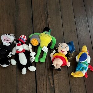 Vintage 1999 Warner Bros. Looney Toons Plush Beanies. Lot of 5